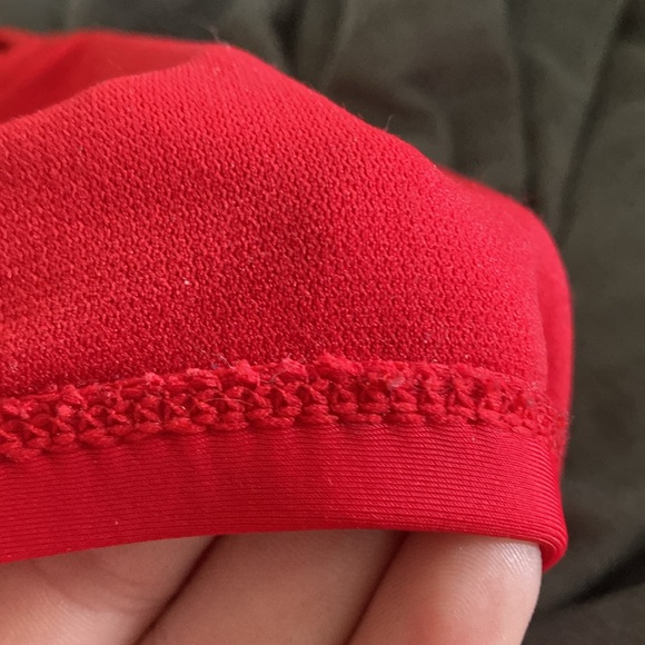 Beautiful red bikini top with lace - Picture 3 of 4